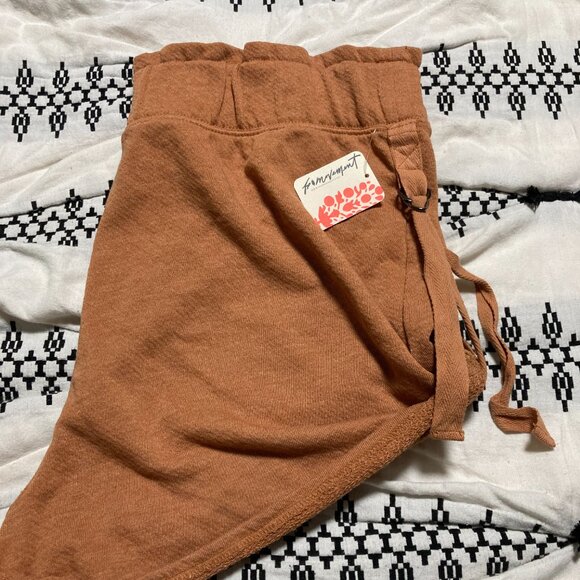 Free People Movement Siren Short Burnt Orange Size M NWT - Picture 2 of 3